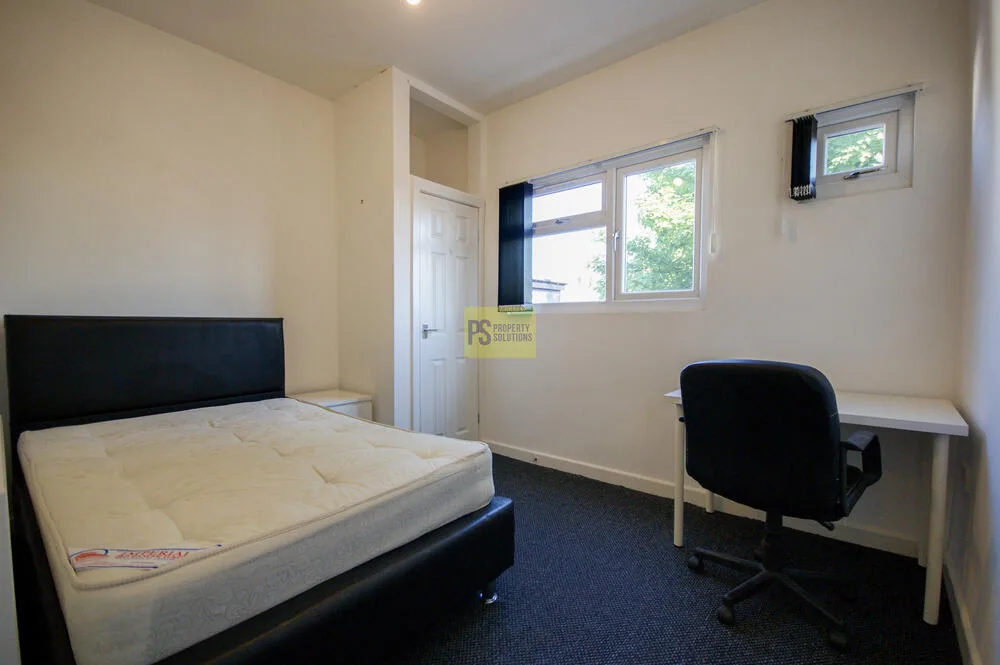 5 bedroom terraced house for rent