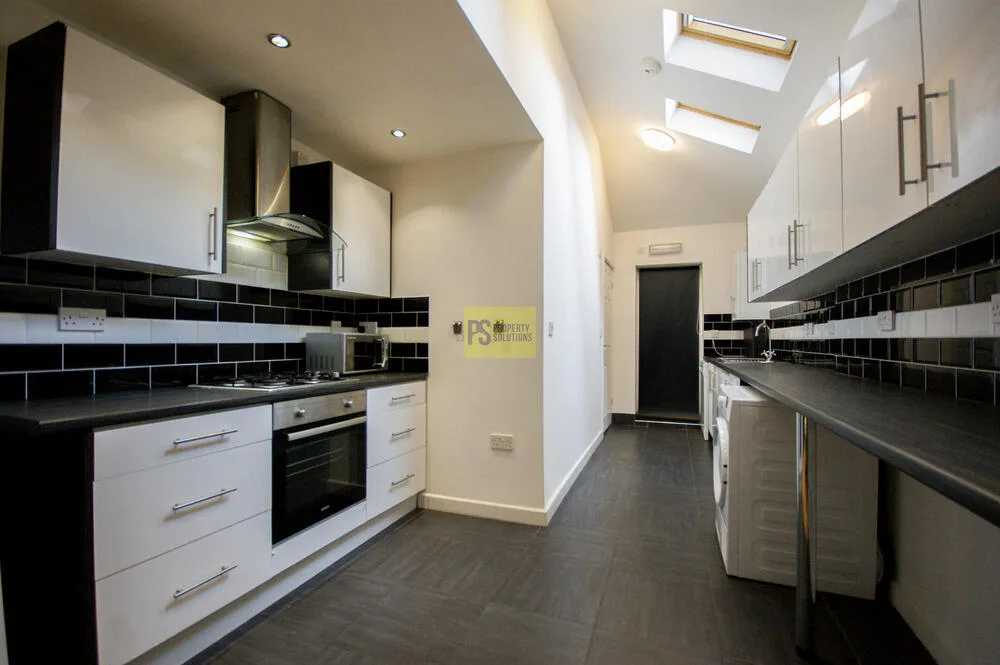5 bedroom terraced house for rent