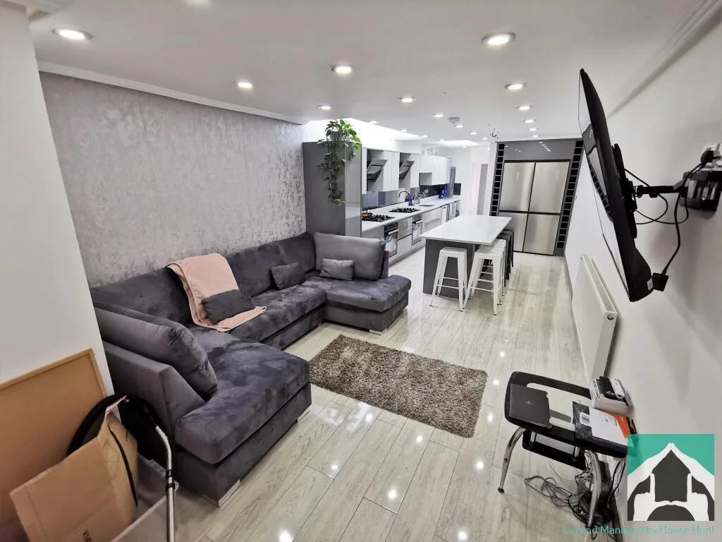 8 bedroom house for rent