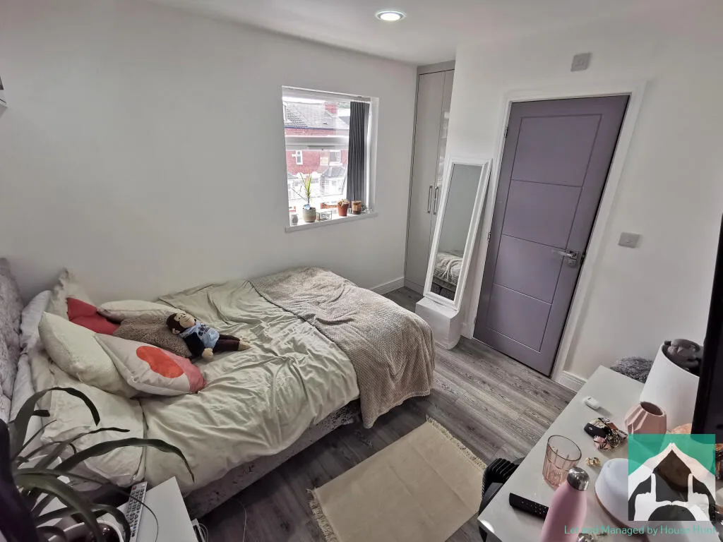 8 bedroom house for rent