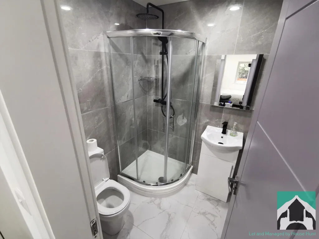8 bedroom house for rent