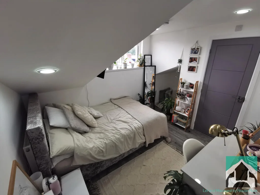 8 bedroom house for rent