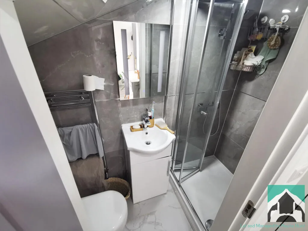 8 bedroom house for rent