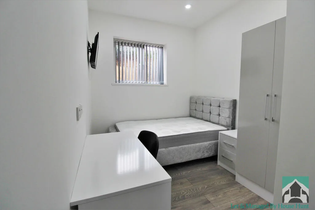 6 bedroom house for rent