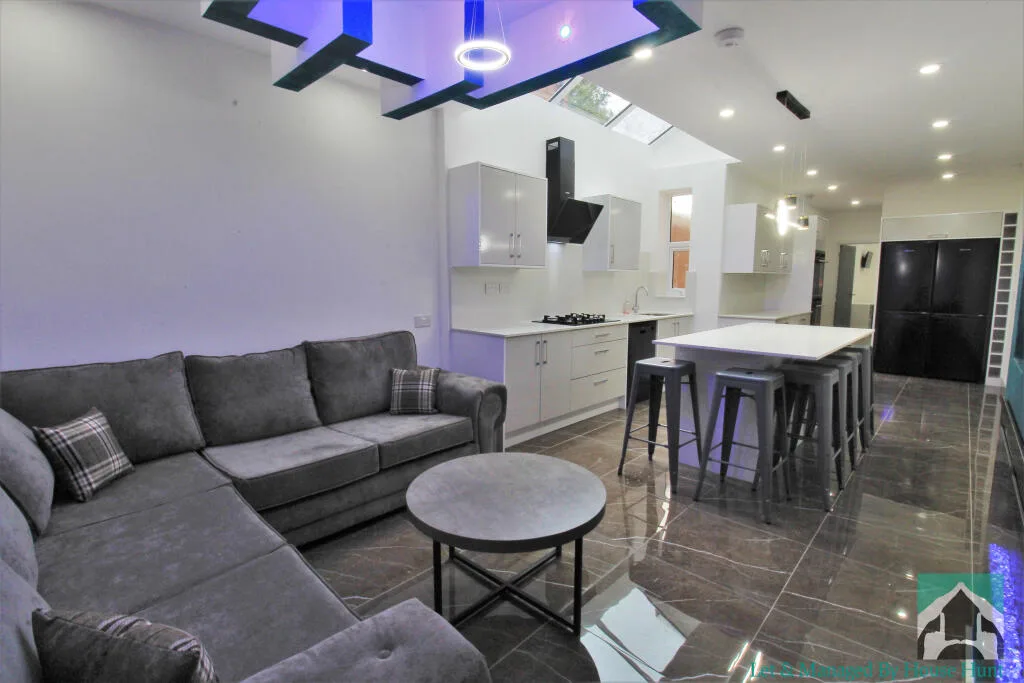 6 bedroom house for rent