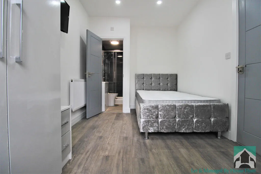 6 bedroom house for rent