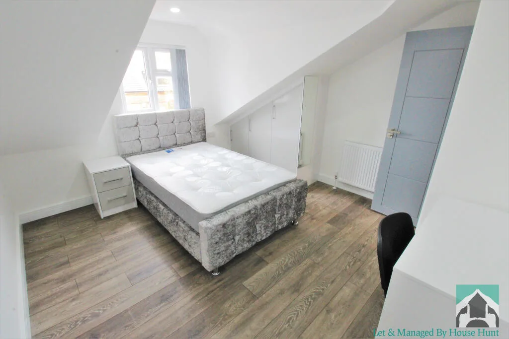 6 bedroom house for rent