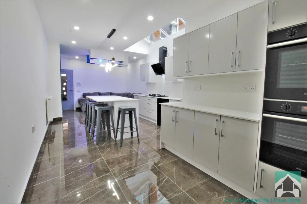 6 bedroom house for rent