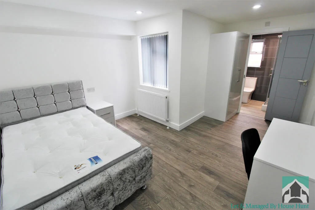 6 bedroom house for rent