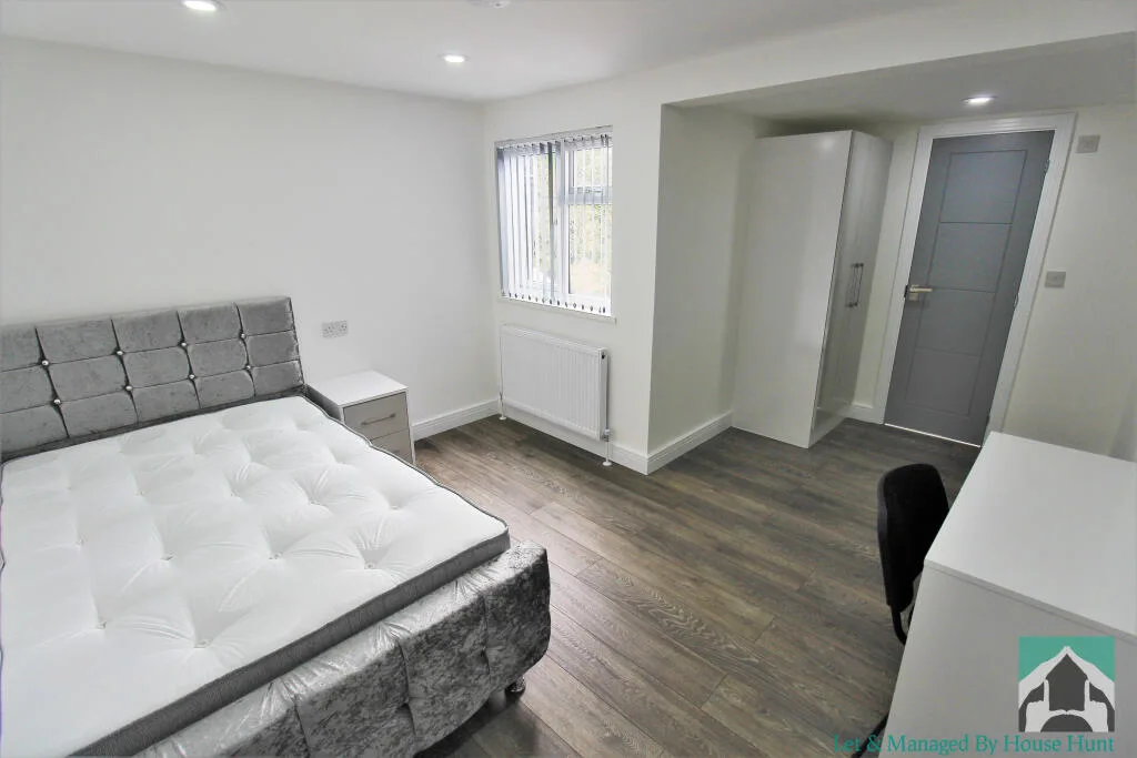 6 bedroom house for rent