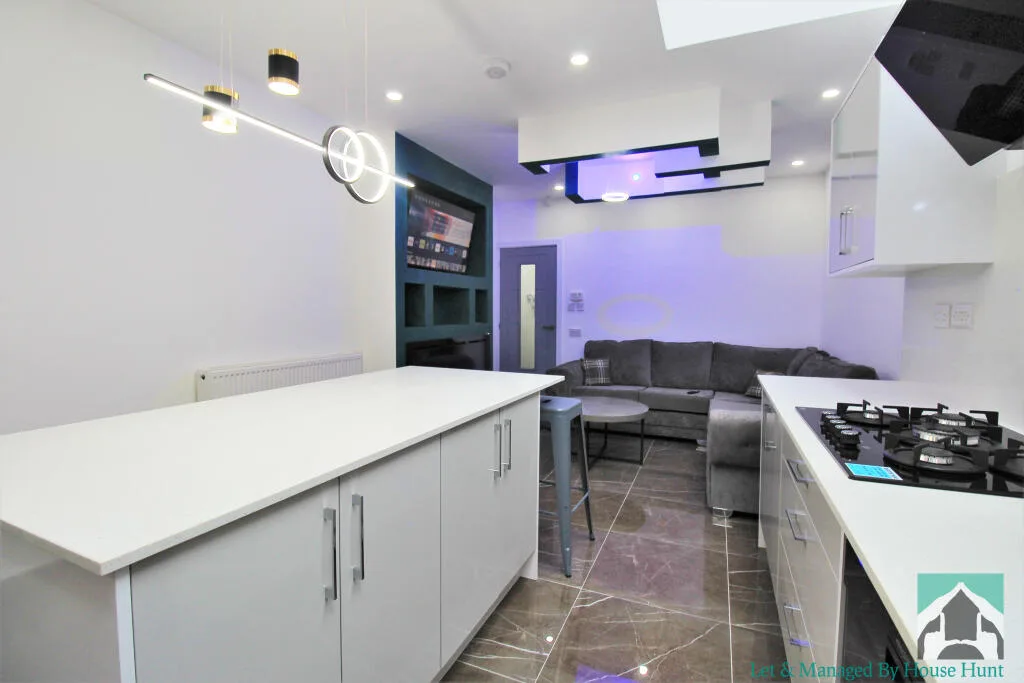 6 bedroom house for rent