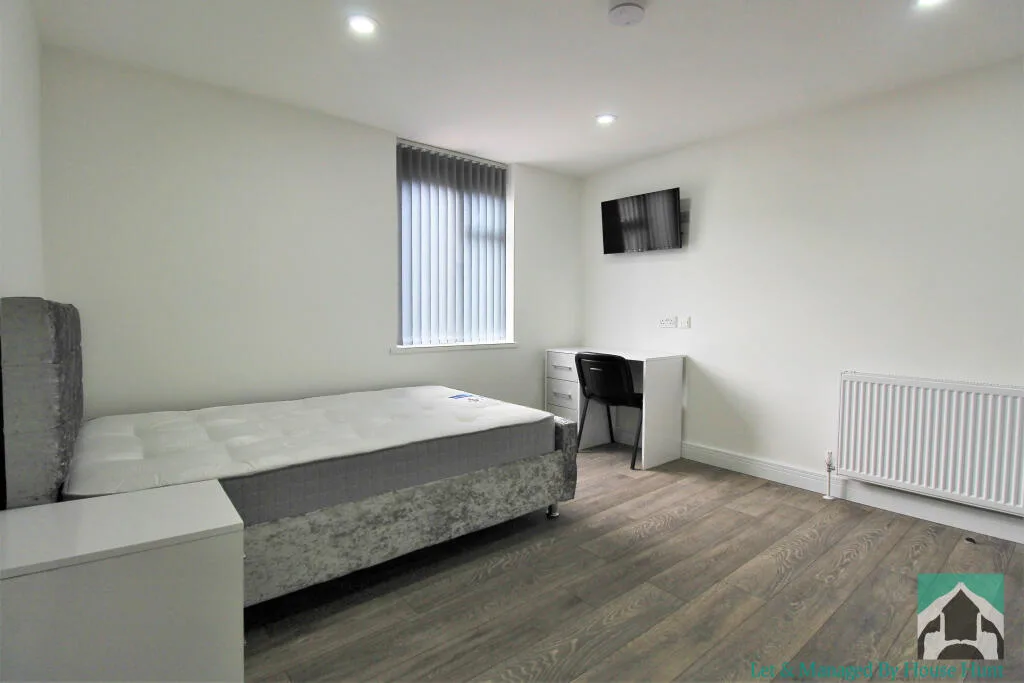 6 bedroom house for rent