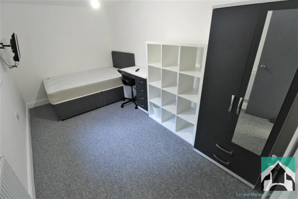 6 bedroom terraced house for rent