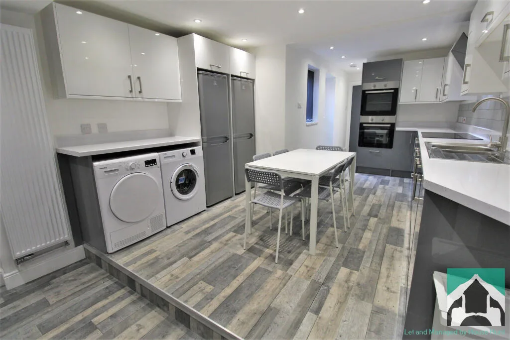 6 bedroom terraced house for rent