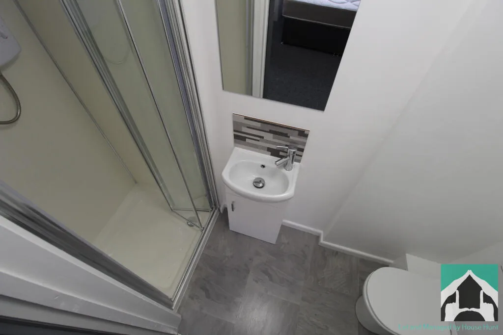 6 bedroom terraced house for rent