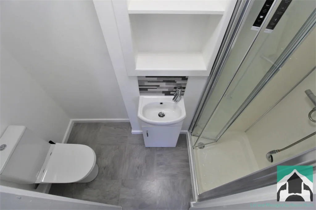 6 bedroom terraced house for rent