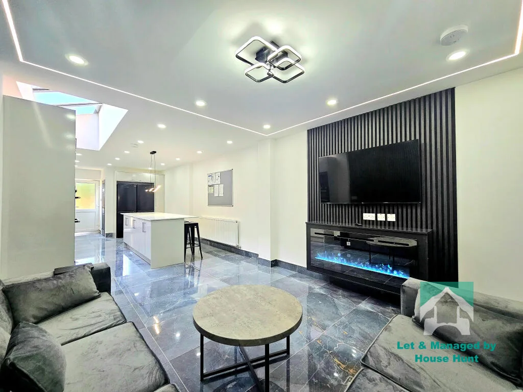 6 bedroom house for rent