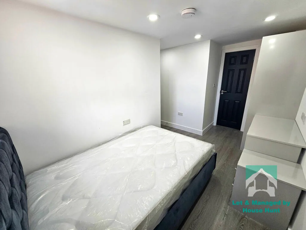 6 bedroom house for rent