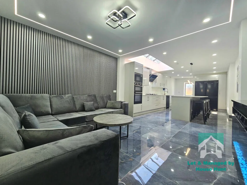 6 bedroom house for rent
