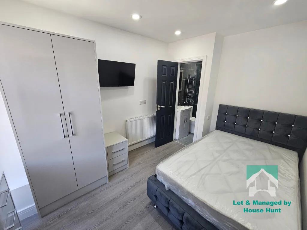 6 bedroom house for rent