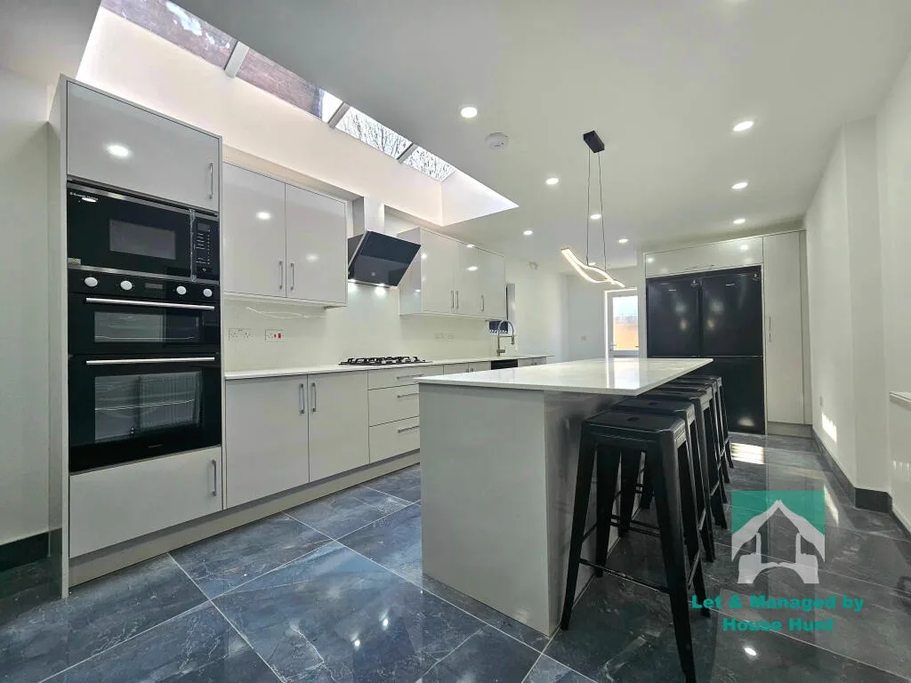 6 bedroom house for rent