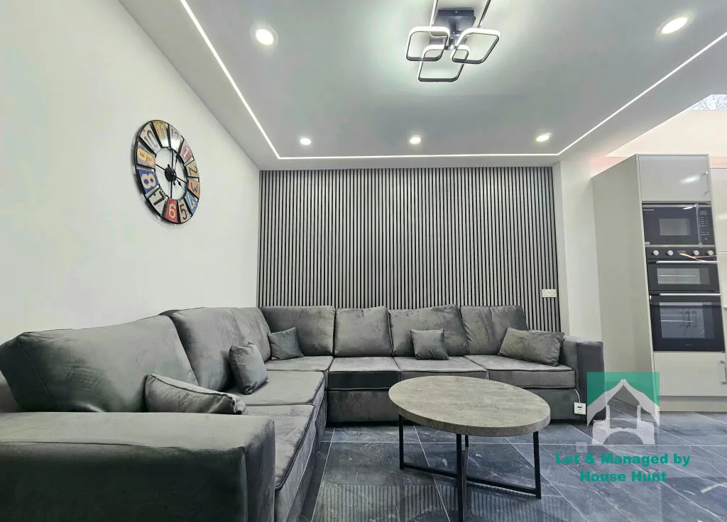 6 bedroom house for rent