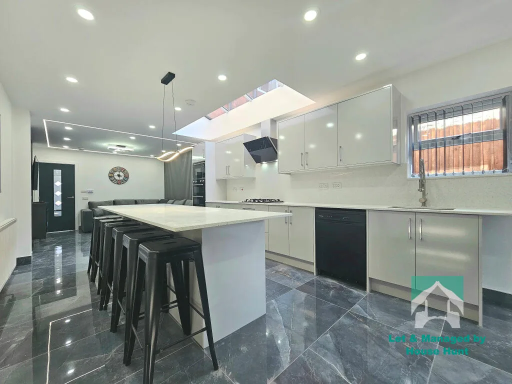 6 bedroom house for rent