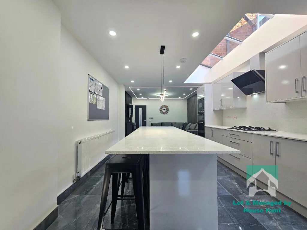 6 bedroom house for rent