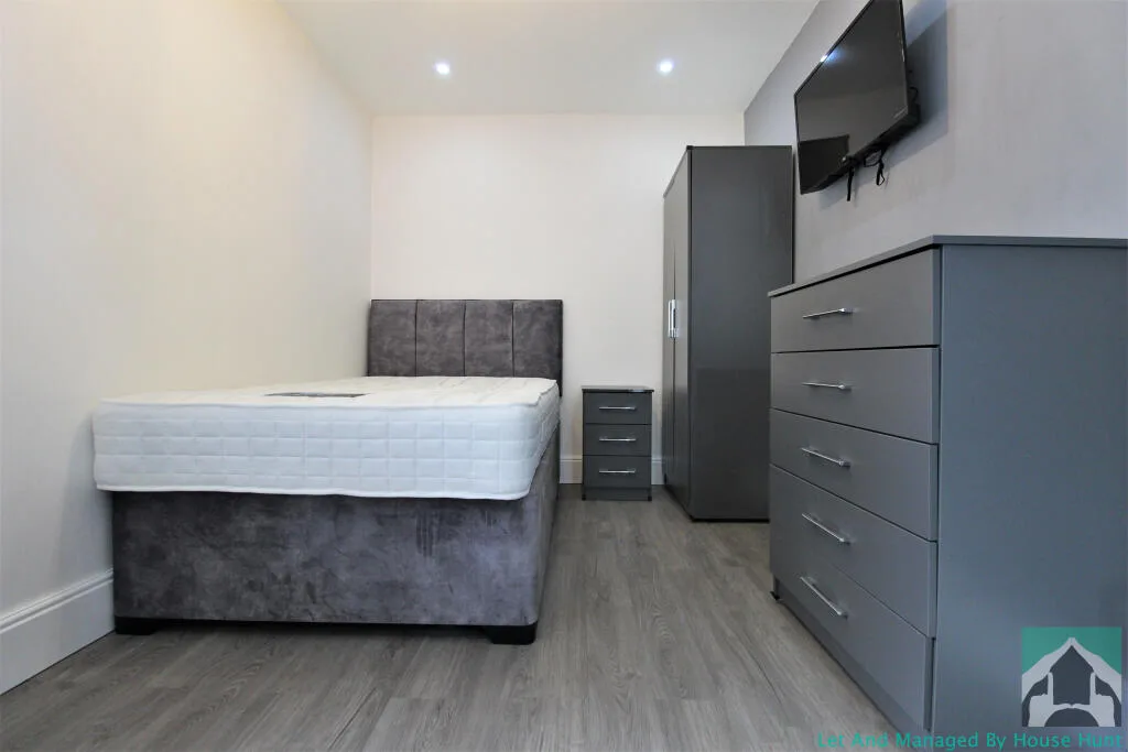 6 bedroom terraced house for rent
