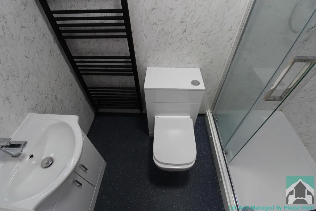 6 bedroom terraced house for rent