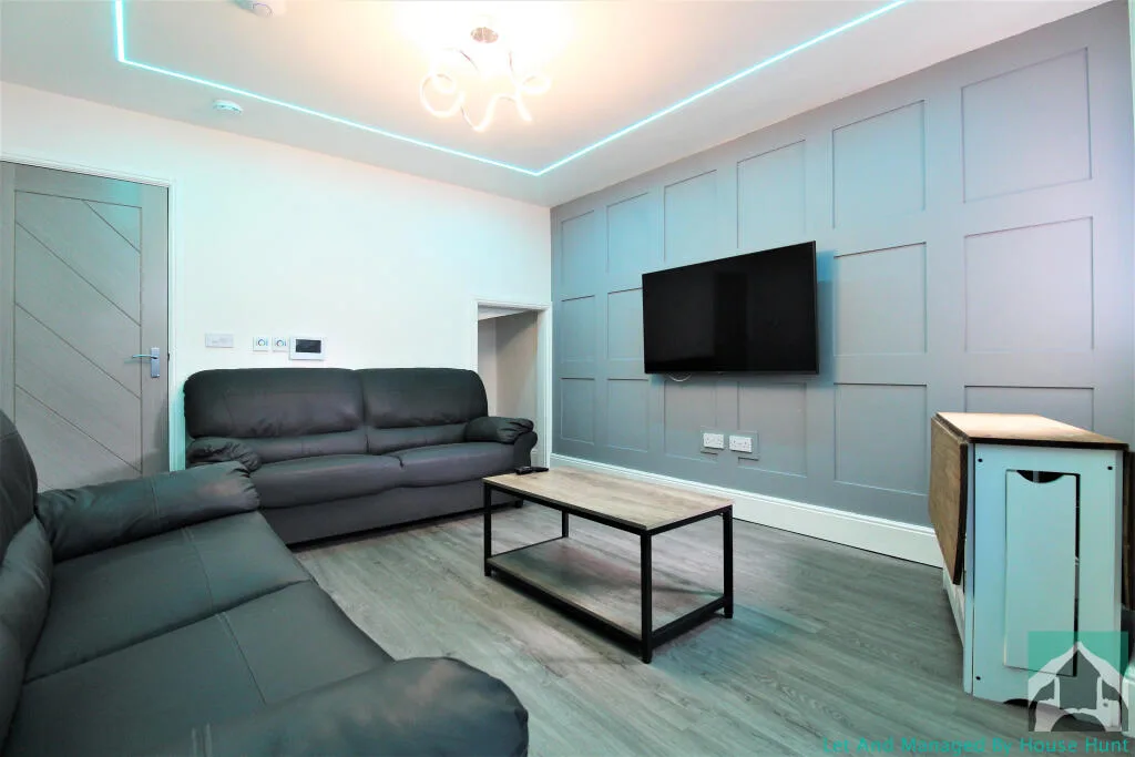 6 bedroom terraced house for rent