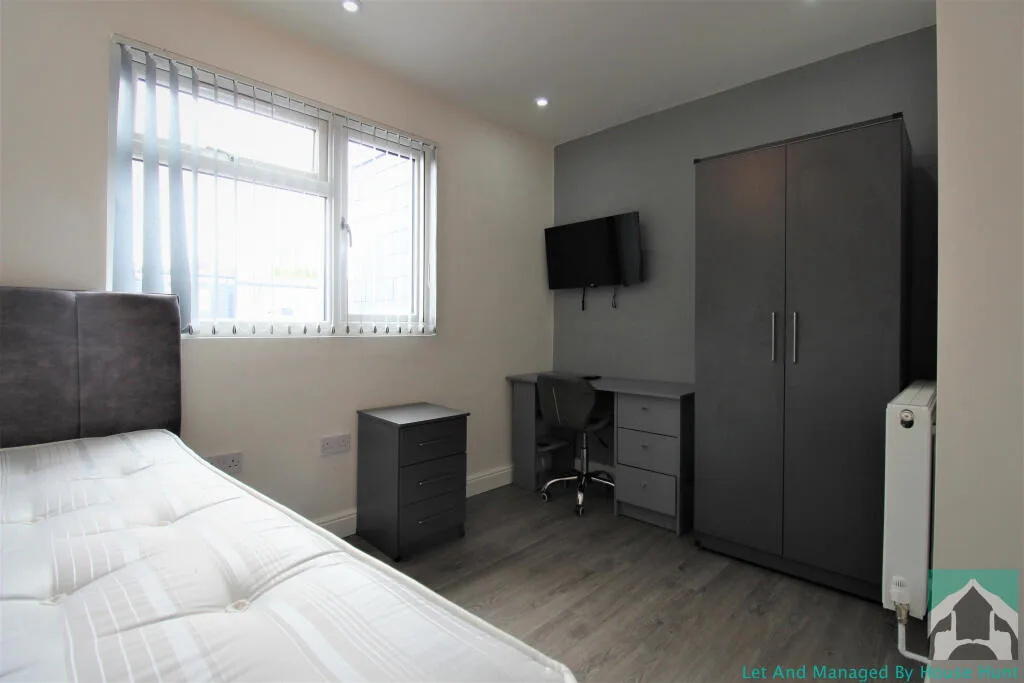 6 bedroom terraced house for rent
