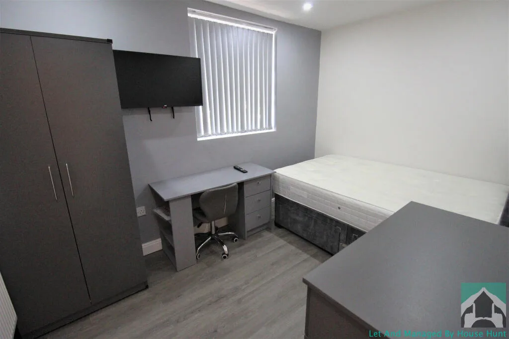 6 bedroom terraced house for rent