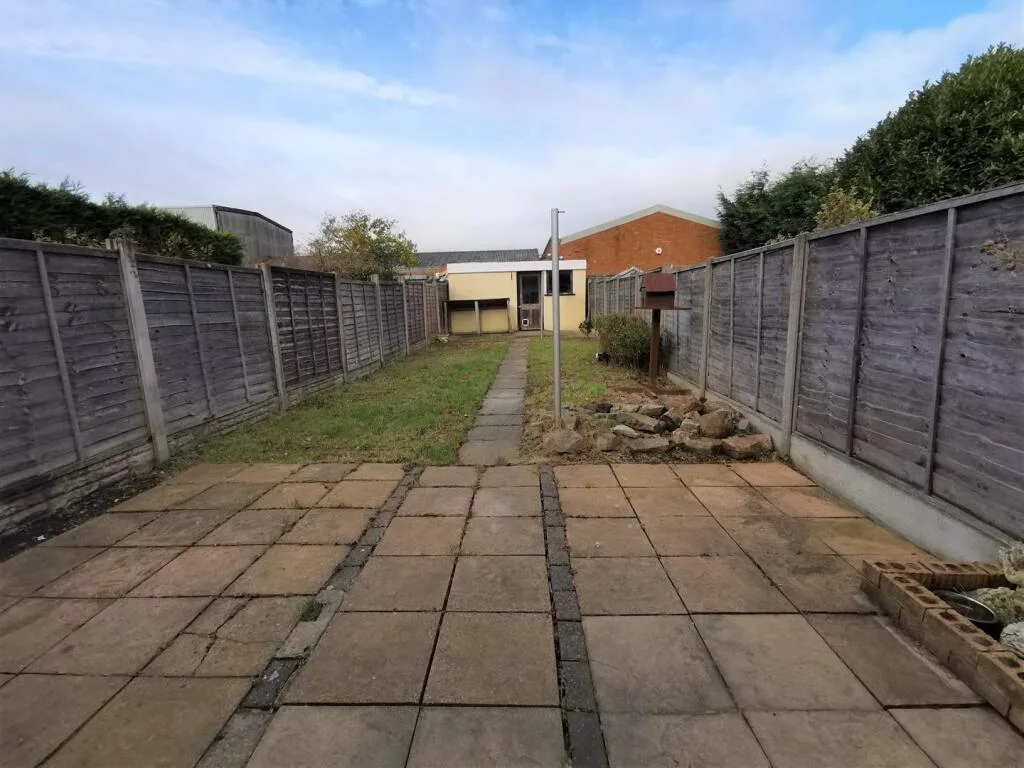 3 bedroom semi-detached house for rent