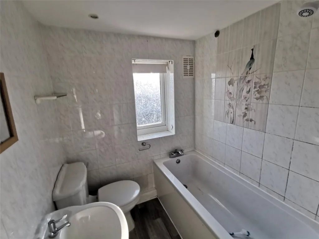 3 bedroom semi-detached house for rent