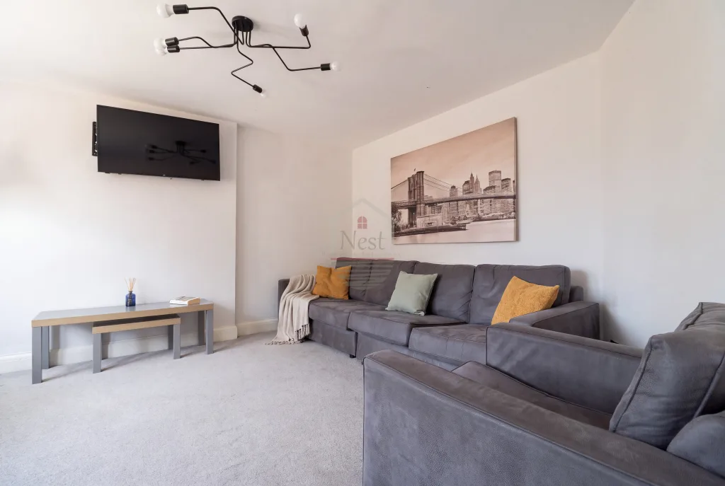 8 bedroom house of multiple occupation for rent