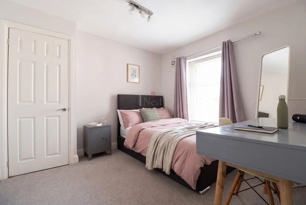 8 bedroom house of multiple occupation for rent
