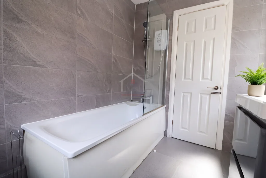 8 bedroom house of multiple occupation for rent