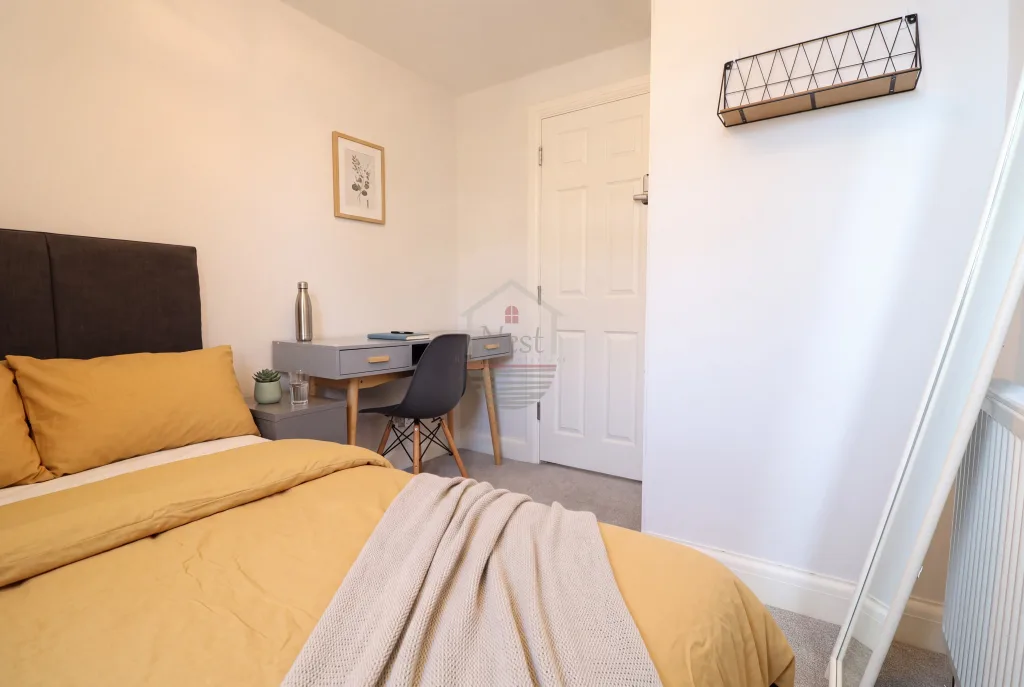8 bedroom house of multiple occupation for rent