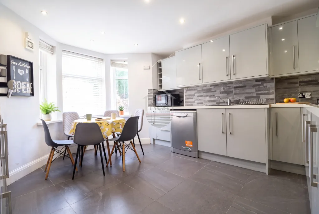 8 bedroom house of multiple occupation for rent