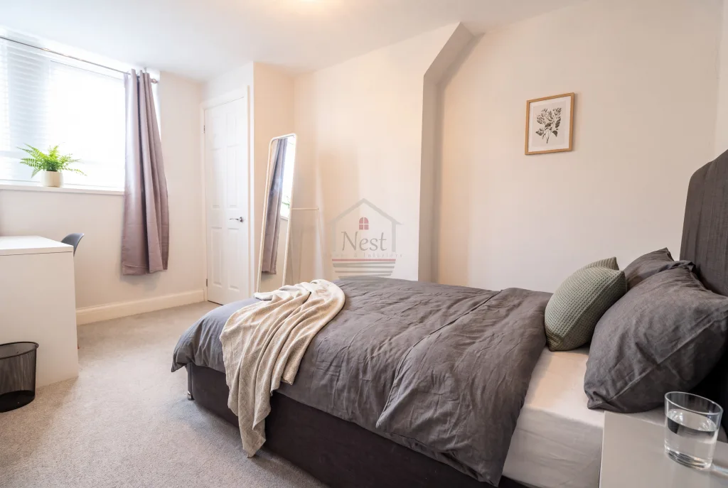 8 bedroom house of multiple occupation for rent