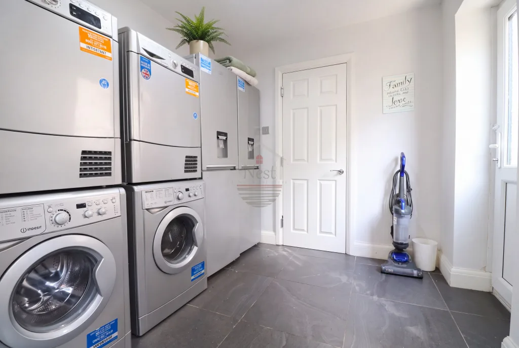 8 bedroom house of multiple occupation for rent