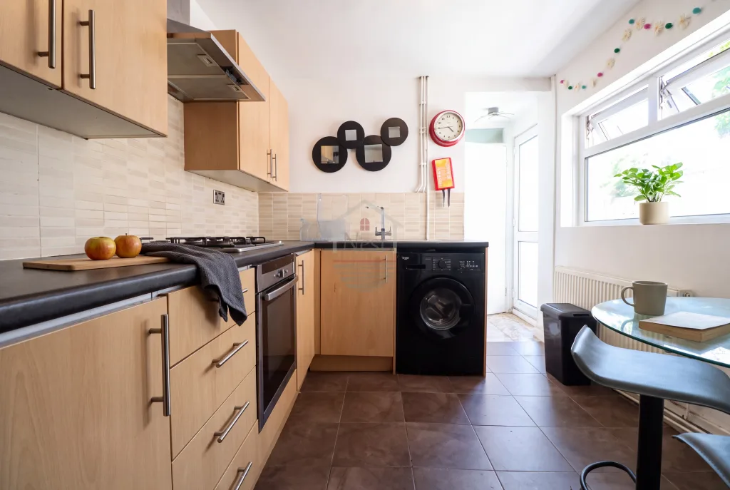 3 bedroom house of multiple occupation for rent