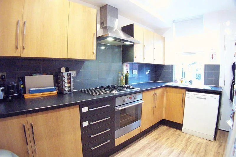 5 bedroom terraced house for rent