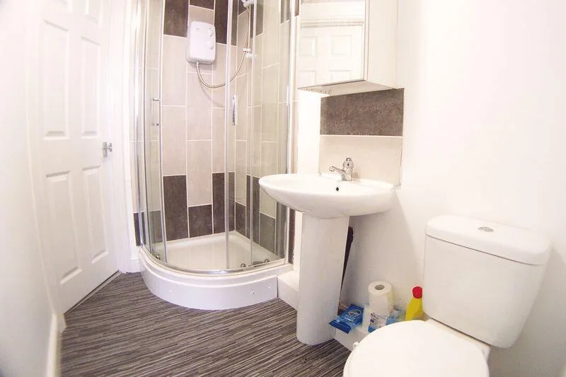6 bedroom terraced house for rent