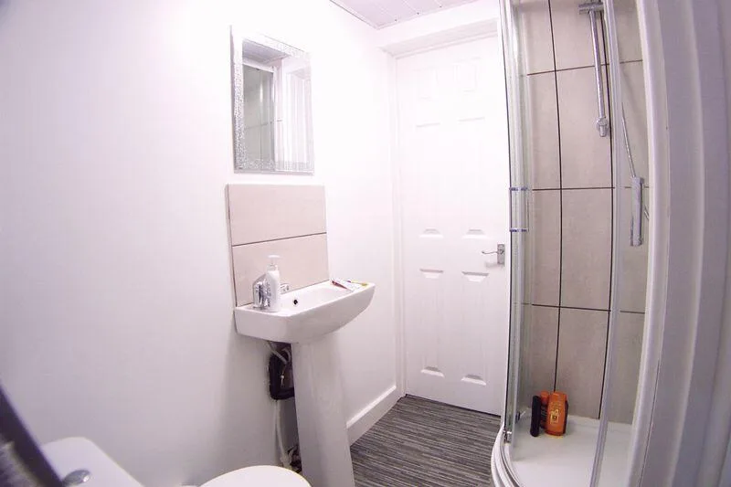 6 bedroom terraced house for rent
