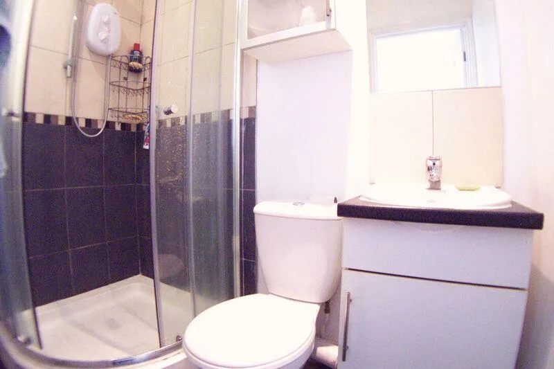 6 bedroom terraced house for rent