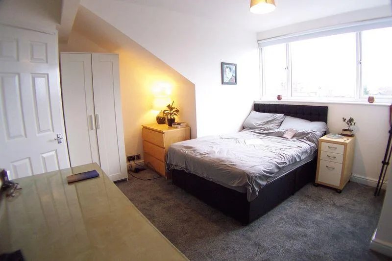 6 bedroom terraced house for rent