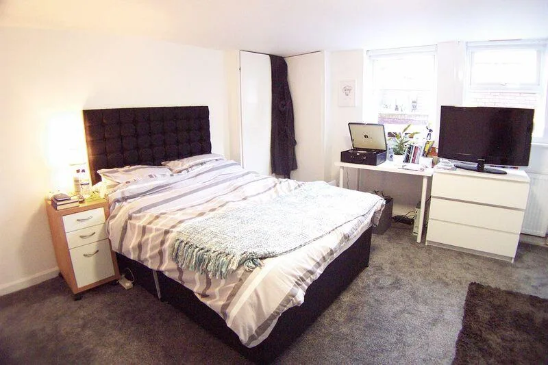 6 bedroom terraced house for rent