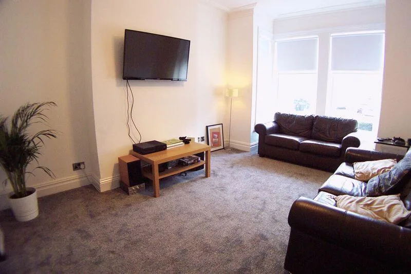 6 bedroom terraced house for rent